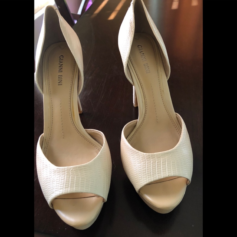 Gianni Bini Light Nude Heels